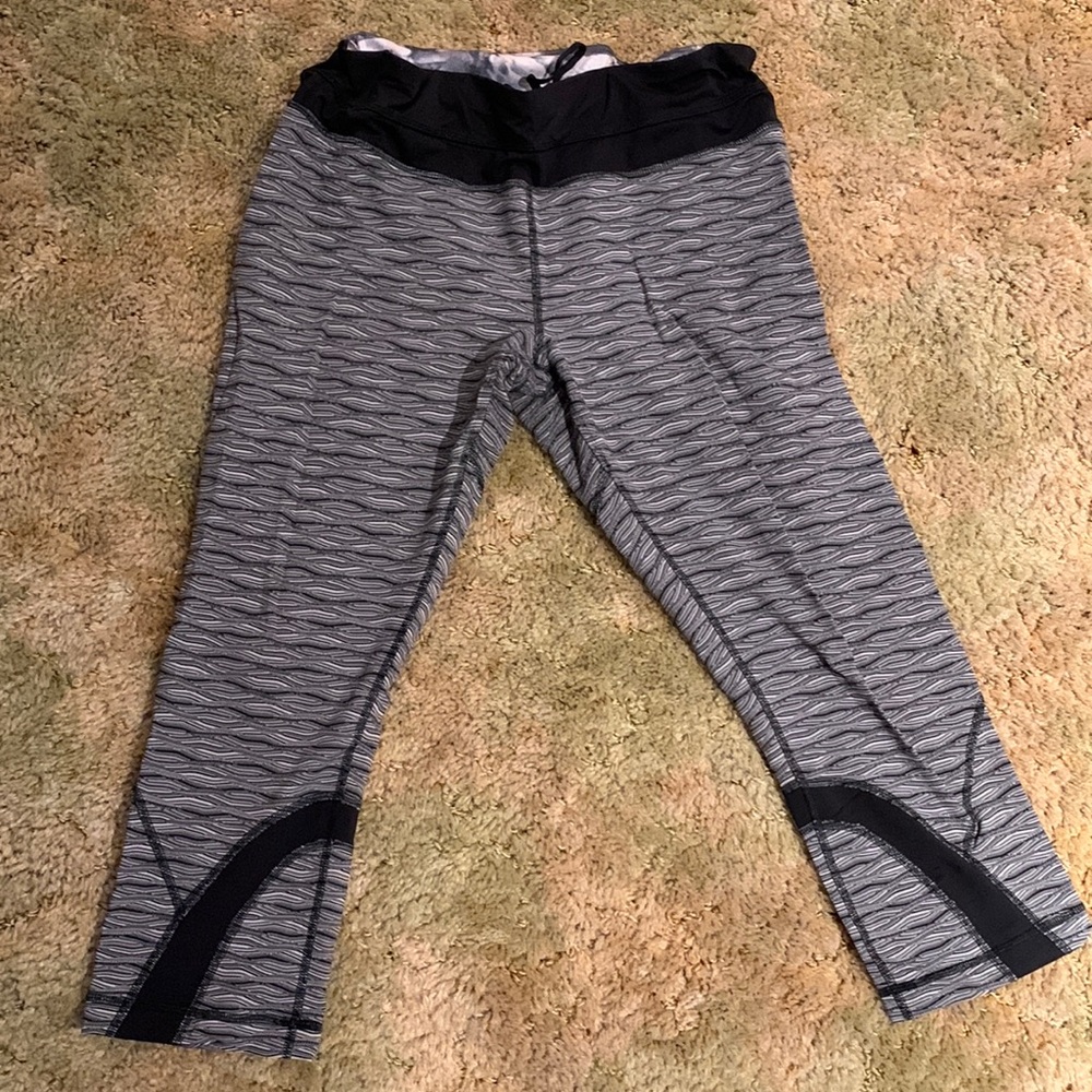 Lululemon cropped leggings - size 12